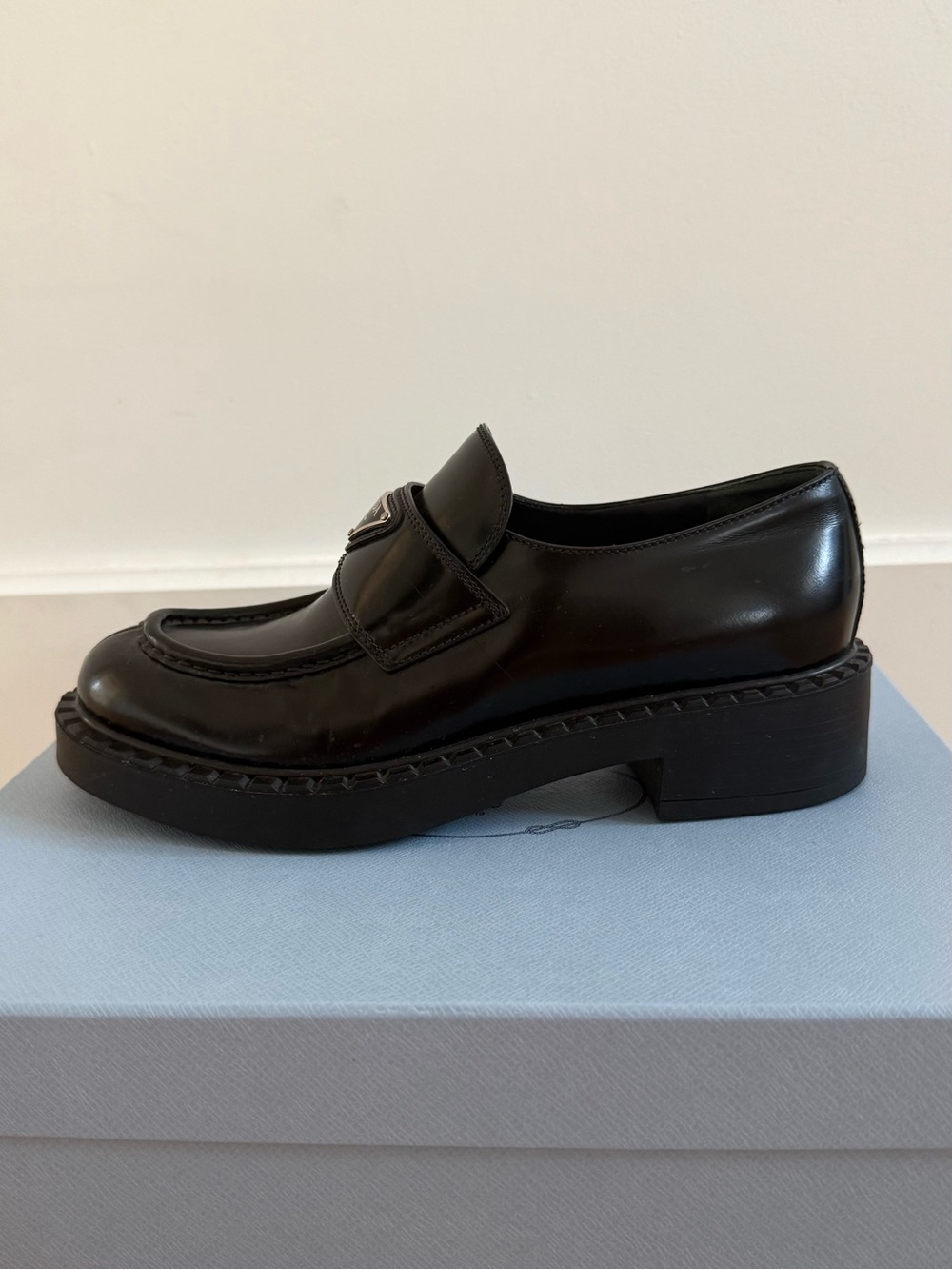 Prada Womens black Brushed Leather Loafers Shoe Size 8 US 38 EU - Picture 7 of 11